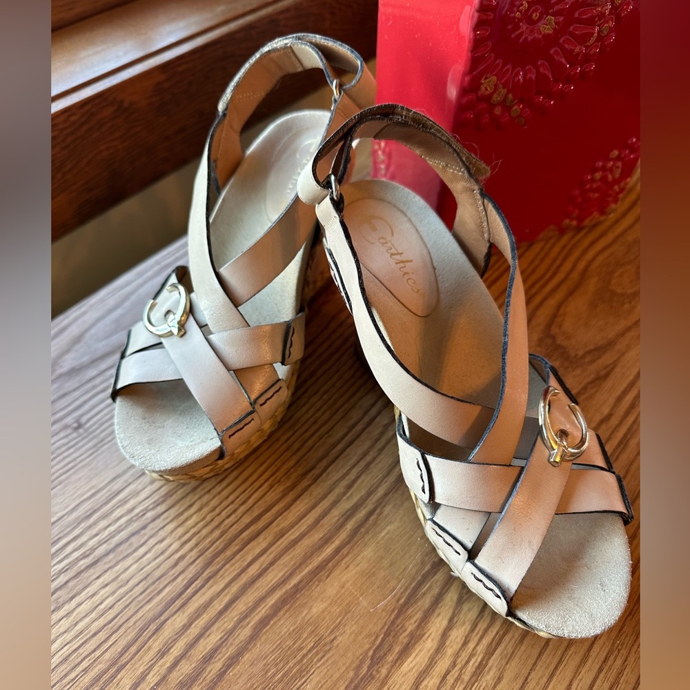 Earthies Sardina Sandals in Biscuit, size 6.5